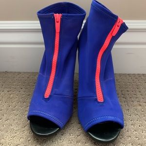 Juicy couture peep toe bootie heels